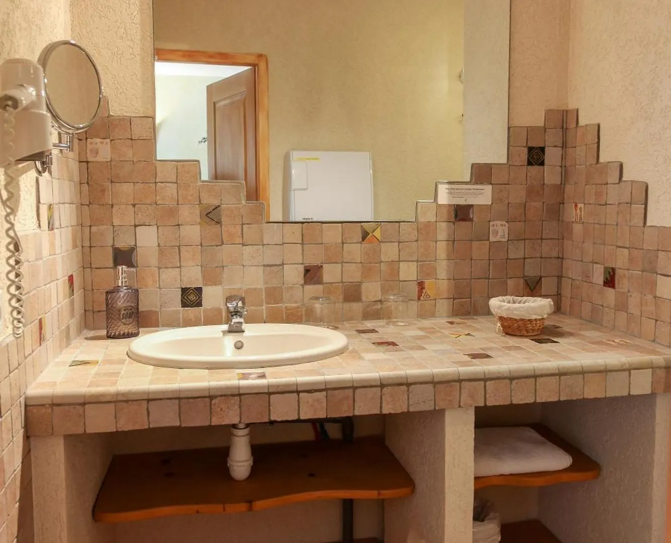 Le Rif Hotel Puygiron 0*,